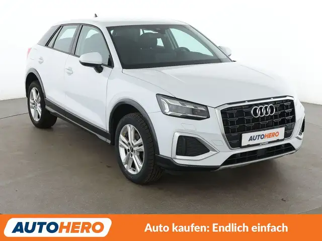 Audi Q2 view 8