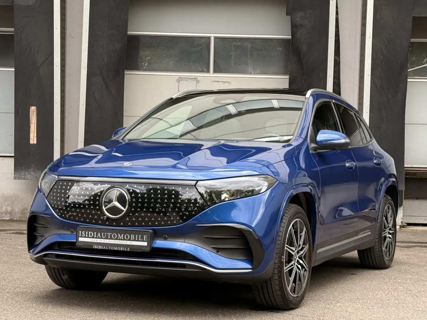 Mercedes-Benz EQA 350 4-Matic AMG LED MBUX Pano Burmester 360° Albastru - 1