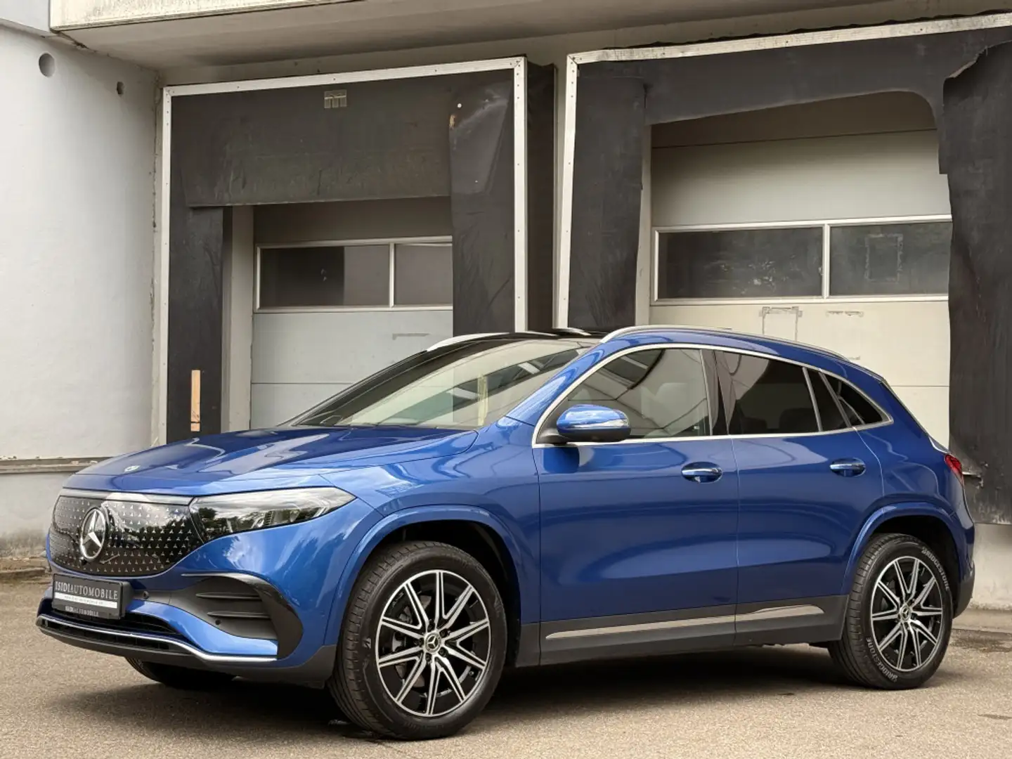 Mercedes-Benz EQA 350 4-Matic AMG LED MBUX Pano Burmester 360° Albastru - 2