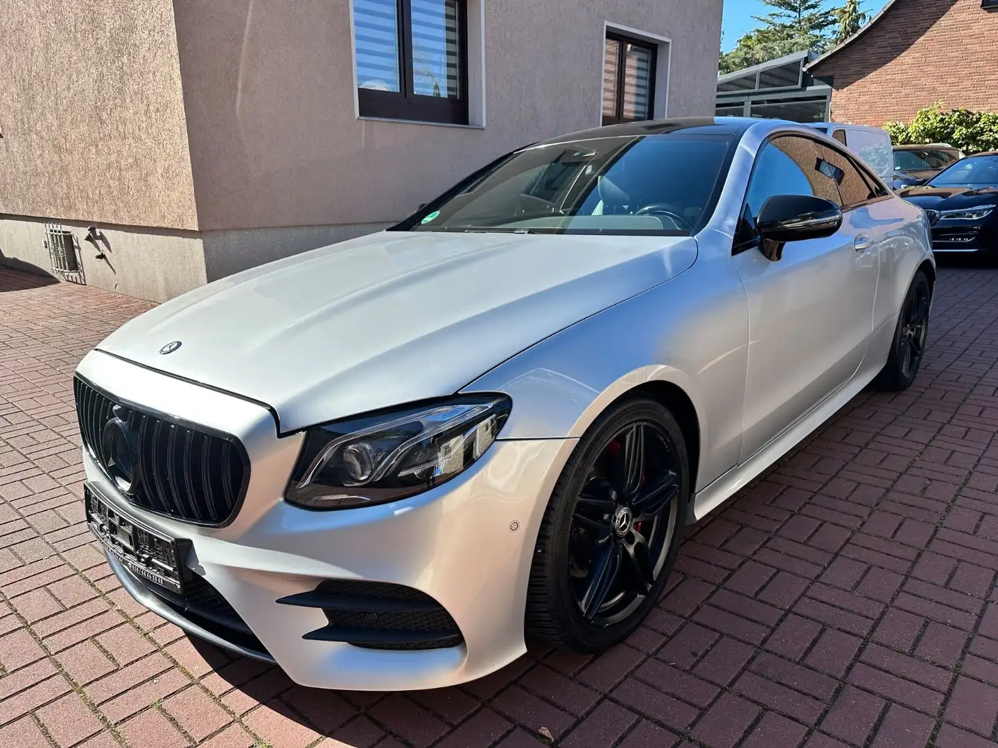 Mercedes-Benz E 200 Coupe AMG STERNEHIMMEL+BURMESTER+WIDESCREE Silber - 1