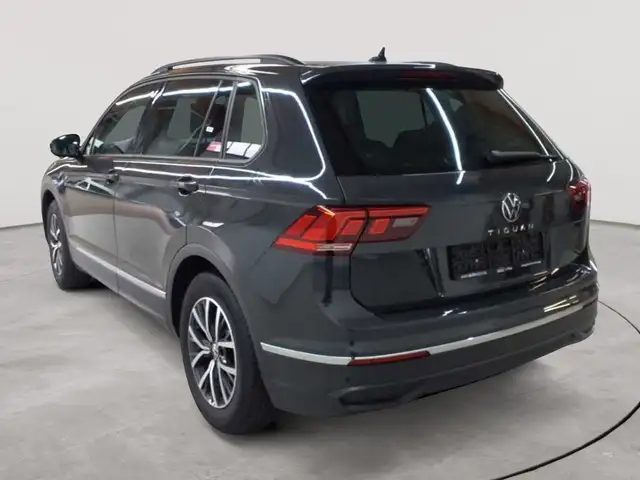 Volkswagen Tiguan view 5