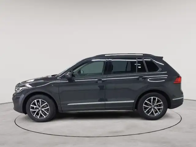 Volkswagen Tiguan view 6