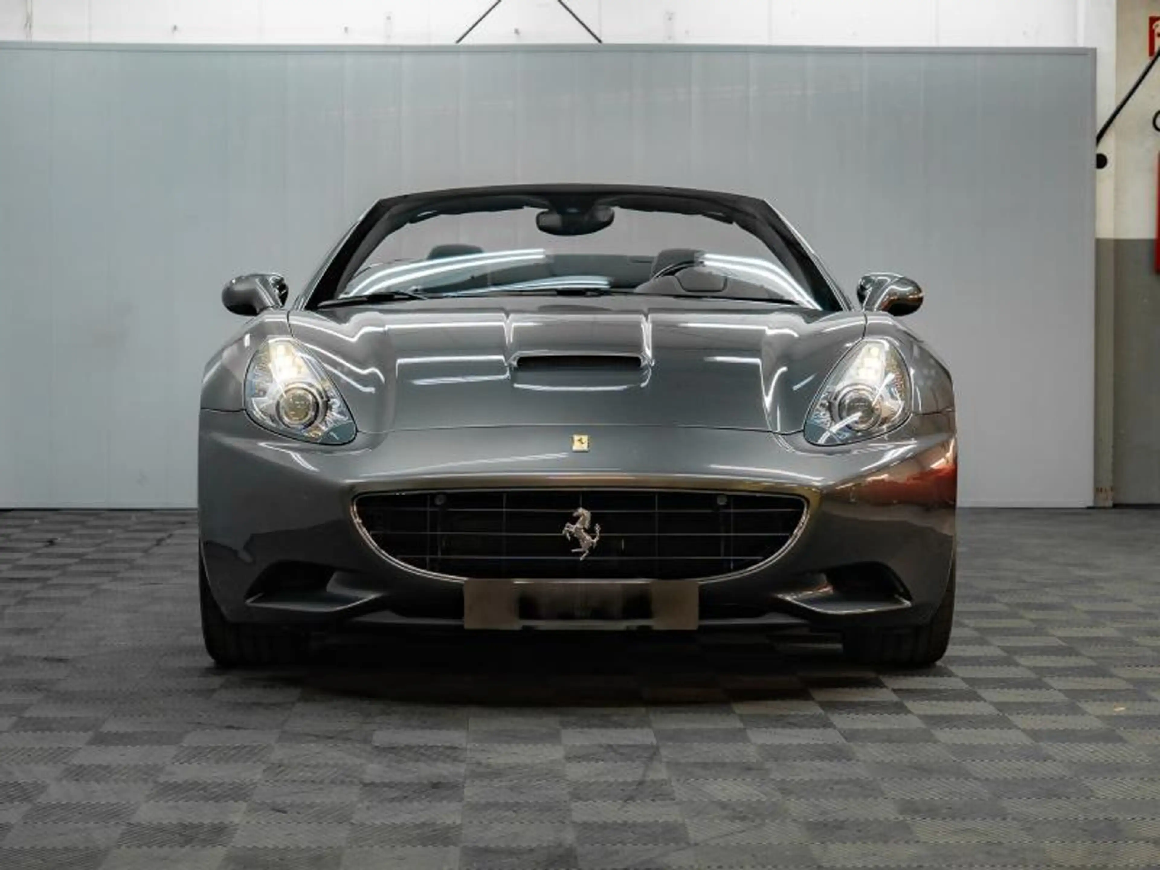Ferrari California — photo 8