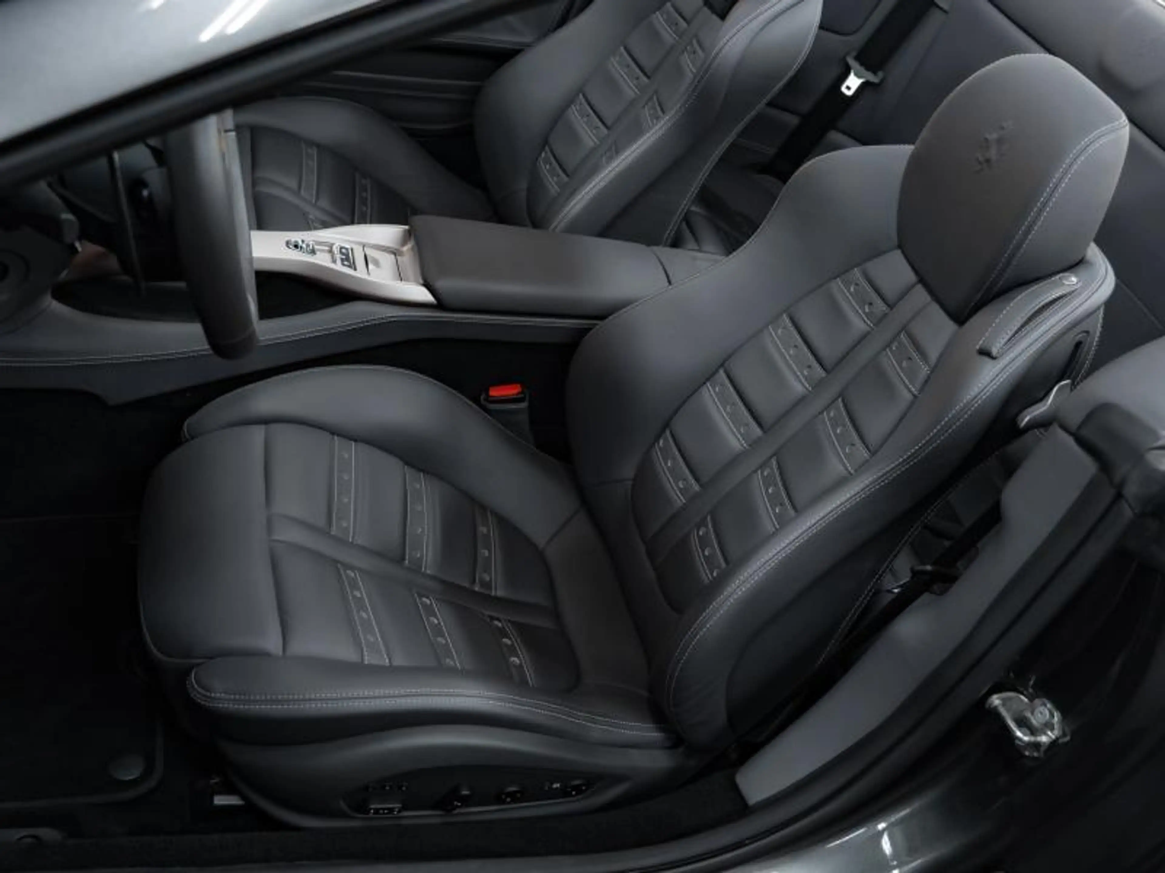 Ferrari California — photo 11
