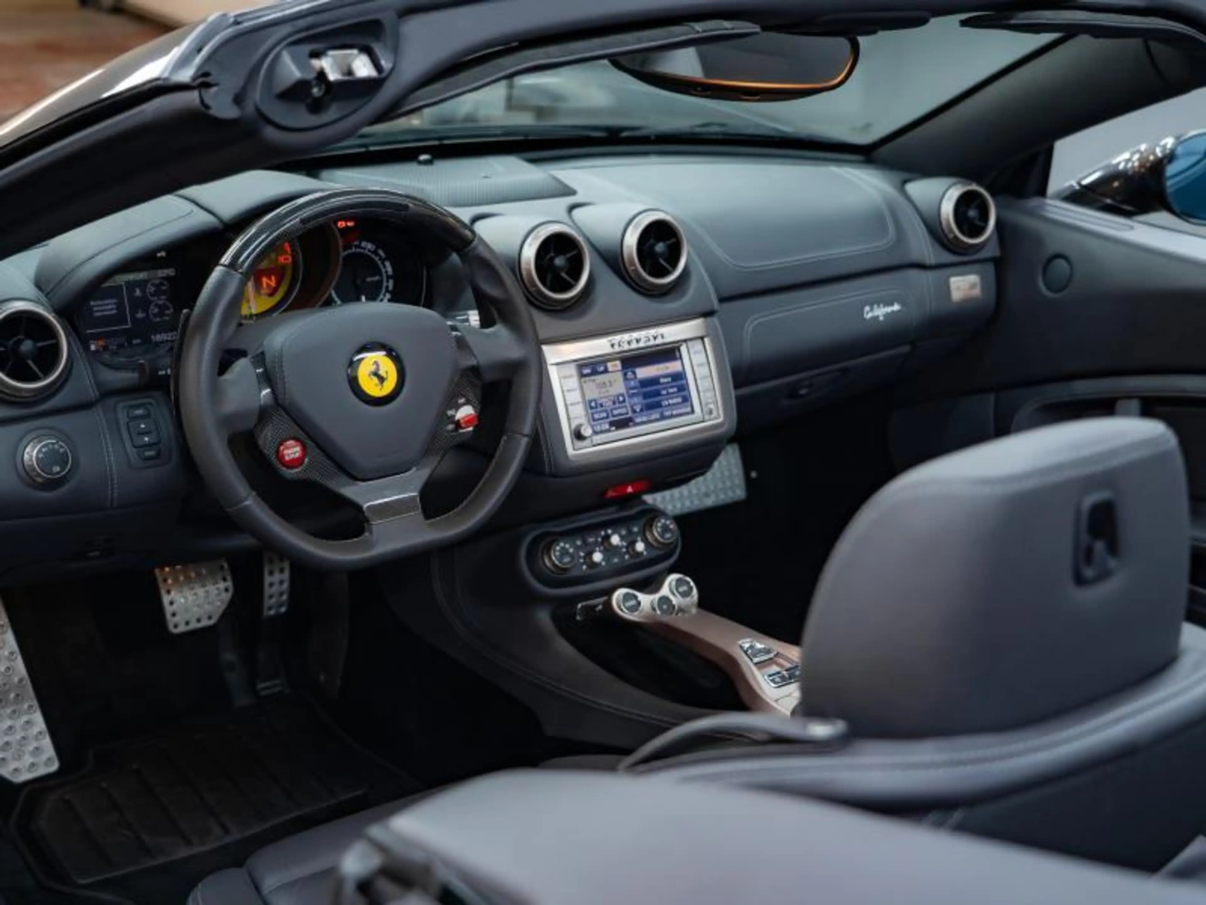 Ferrari California — photo 9