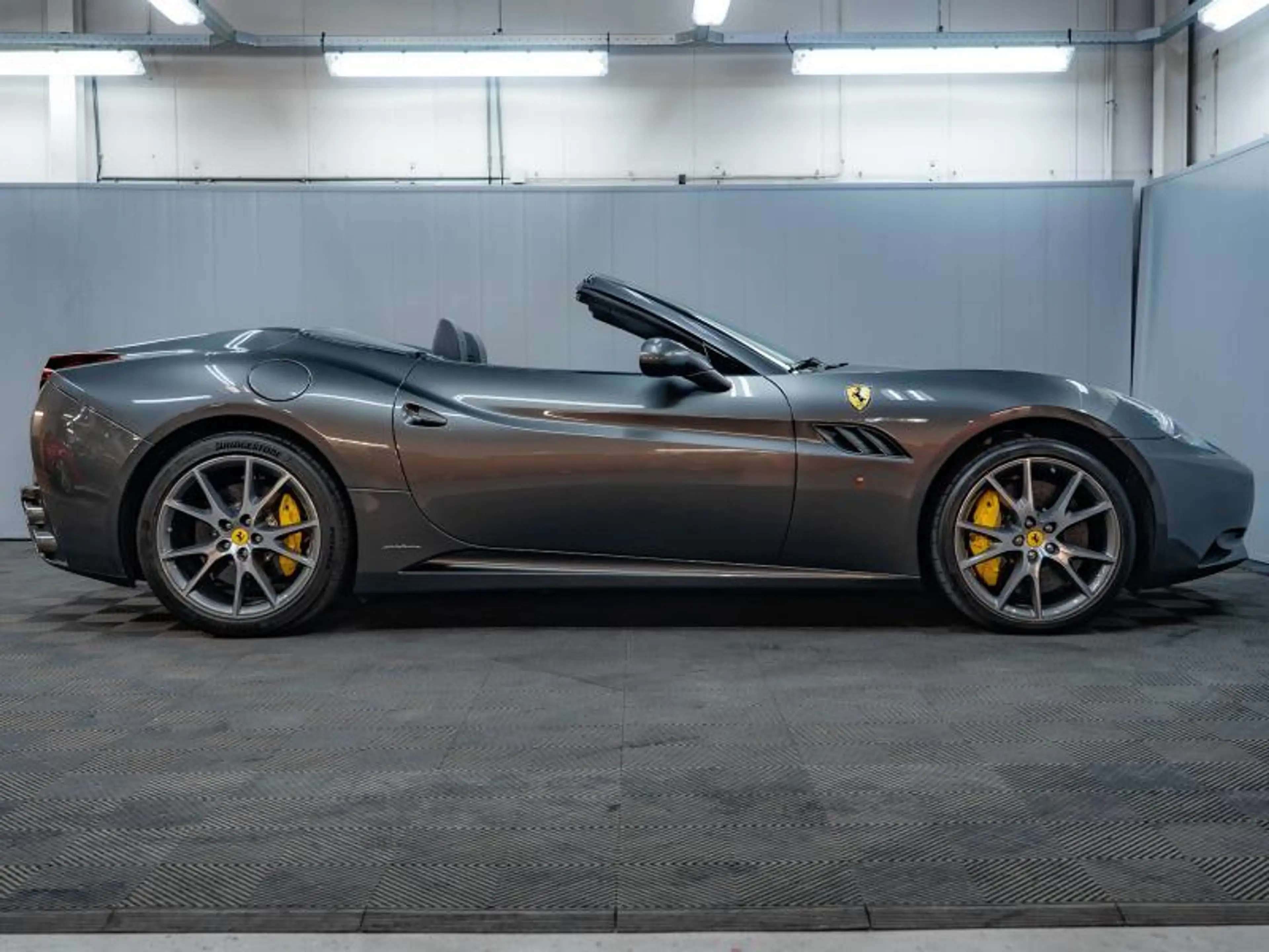 Ferrari California — photo 2