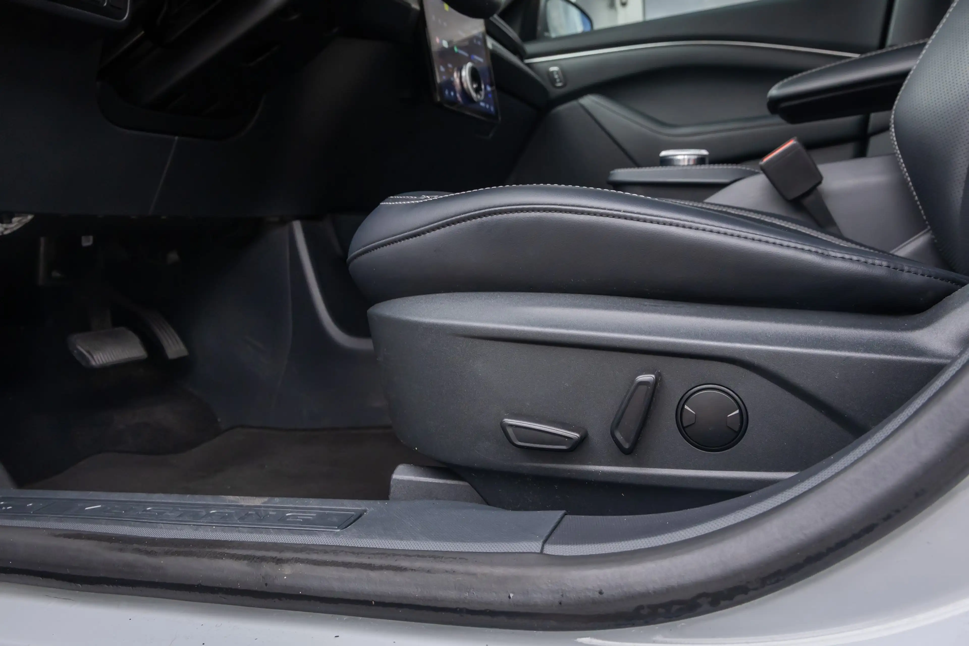 Ford Mustang Mach-E RWD 75 kWh | Panoramadak | LEDER | Apple Carplay | — photo 14