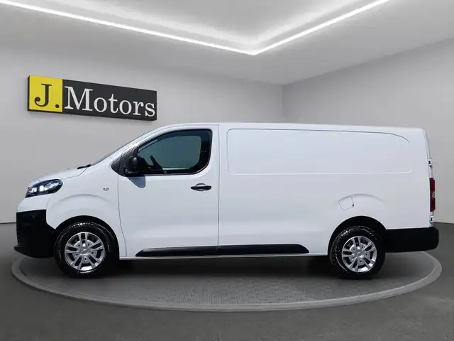 Opel Vivaro view 2
