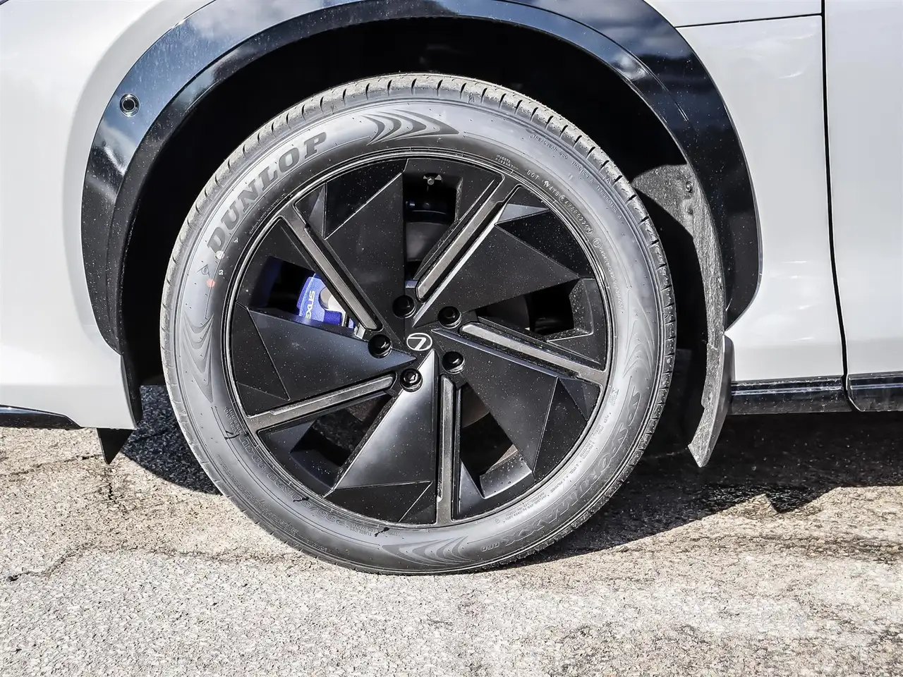 Lexus RZ снимка Lexus RZ