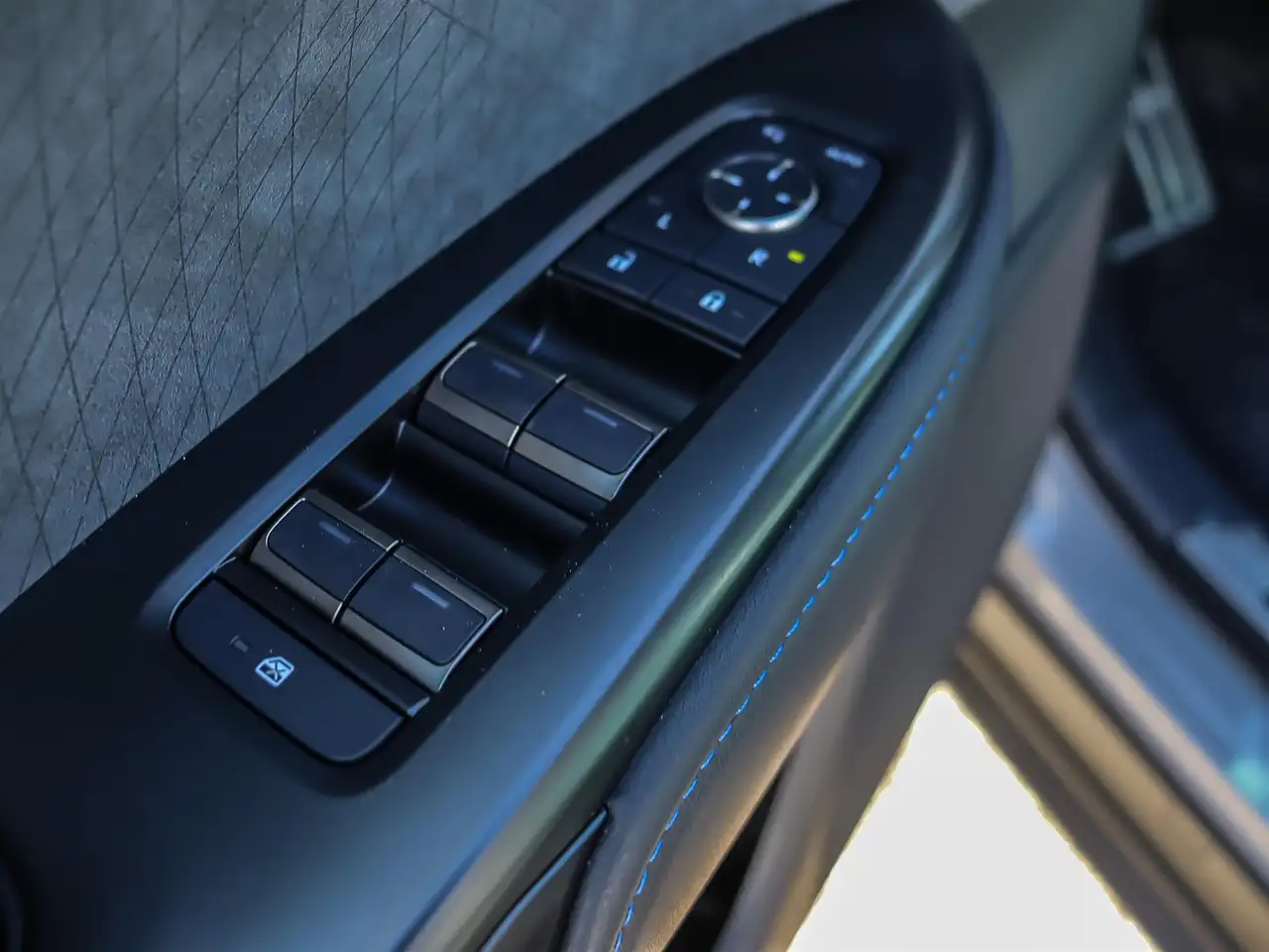 Lexus RZ снимка Lexus RZ