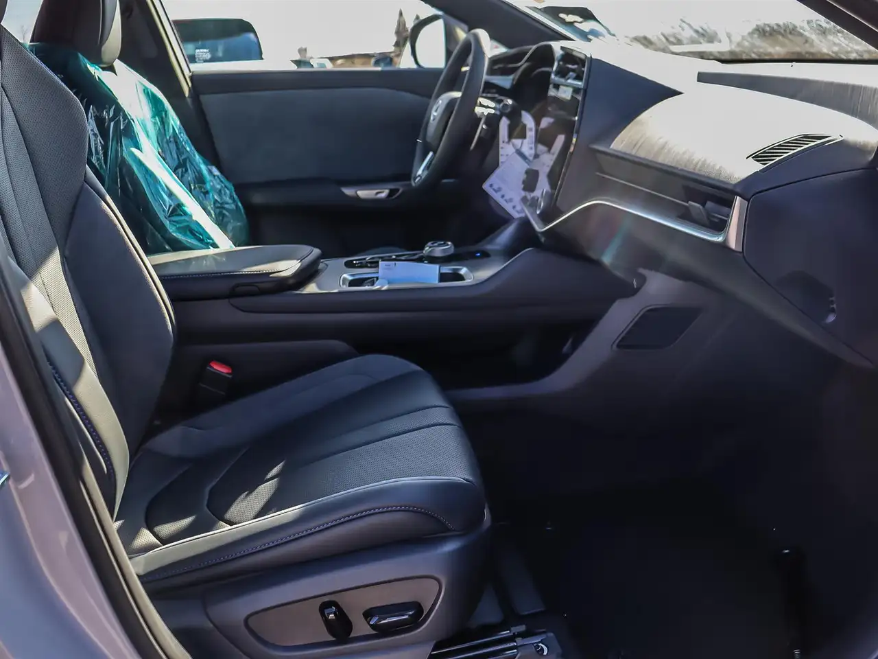 Lexus RZ снимка Lexus RZ