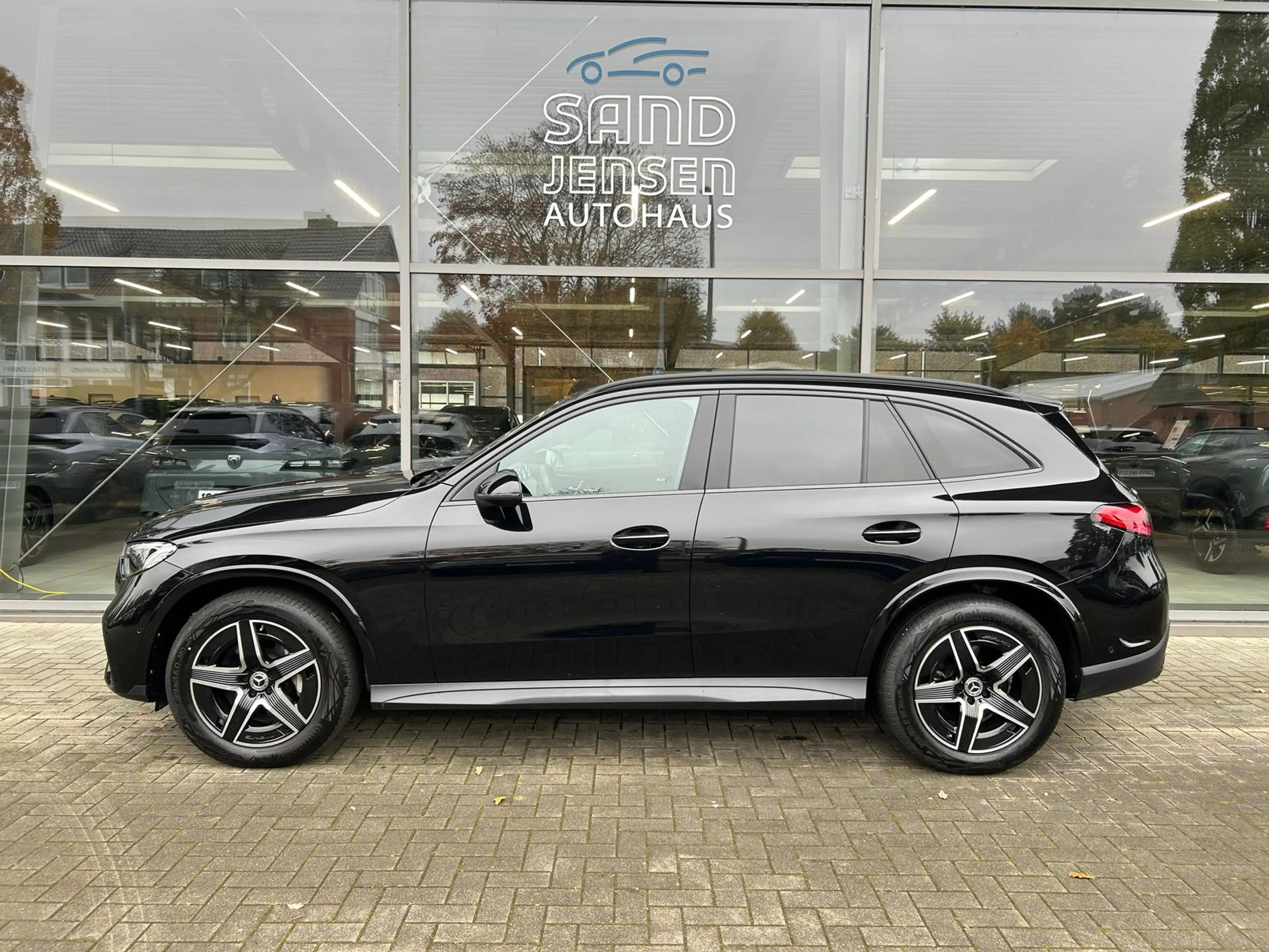 Mercedes-Benz GLC 300 d 4M AMG Fahrass+ Distr Night AHK ACC — photo 3
