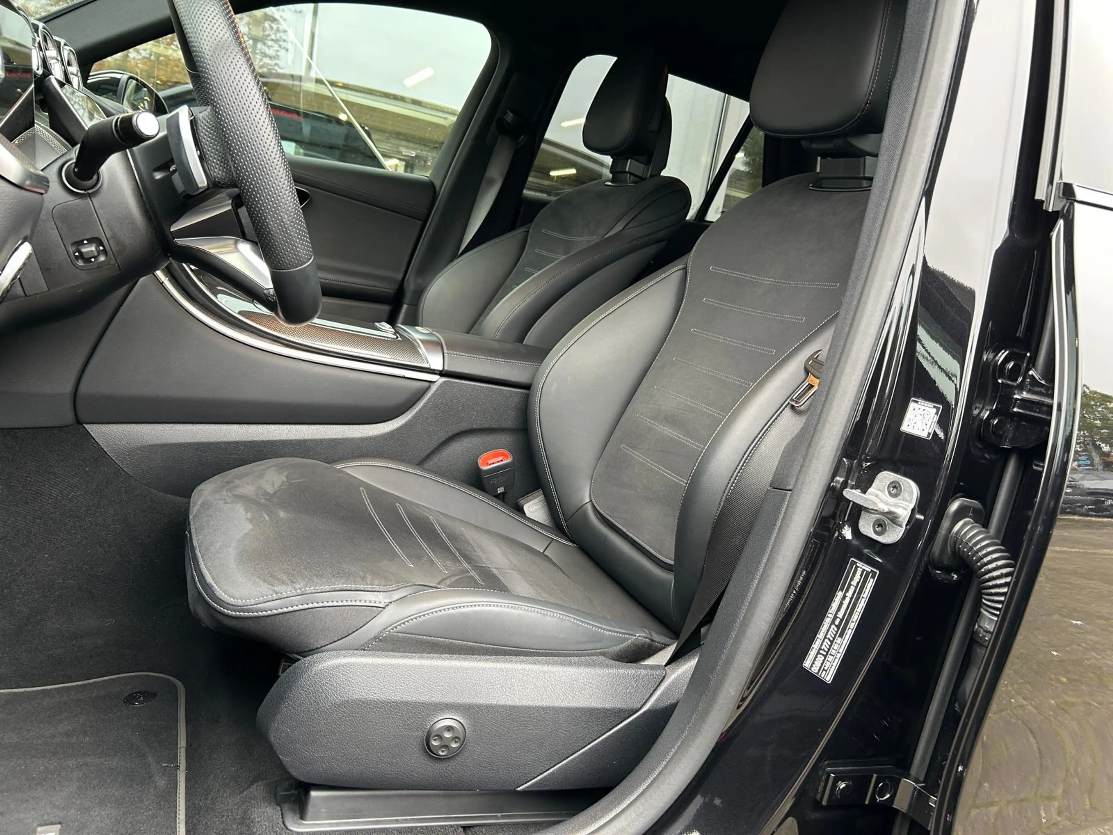 Mercedes-Benz GLC 300 d 4M AMG Fahrass+ Distr Night AHK ACC — photo 14