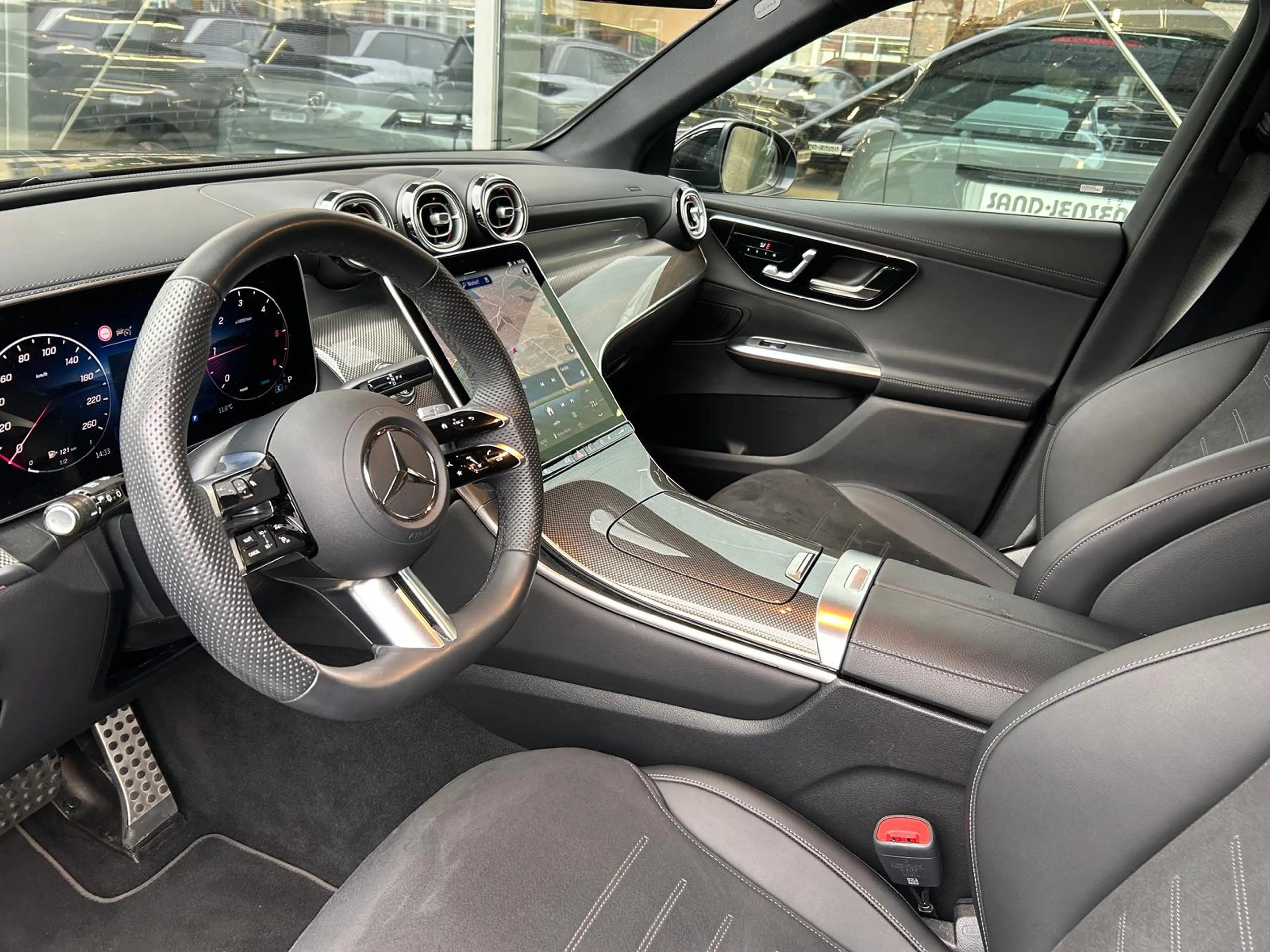 Mercedes-Benz GLC 300 d 4M AMG Fahrass+ Distr Night AHK ACC — photo 7