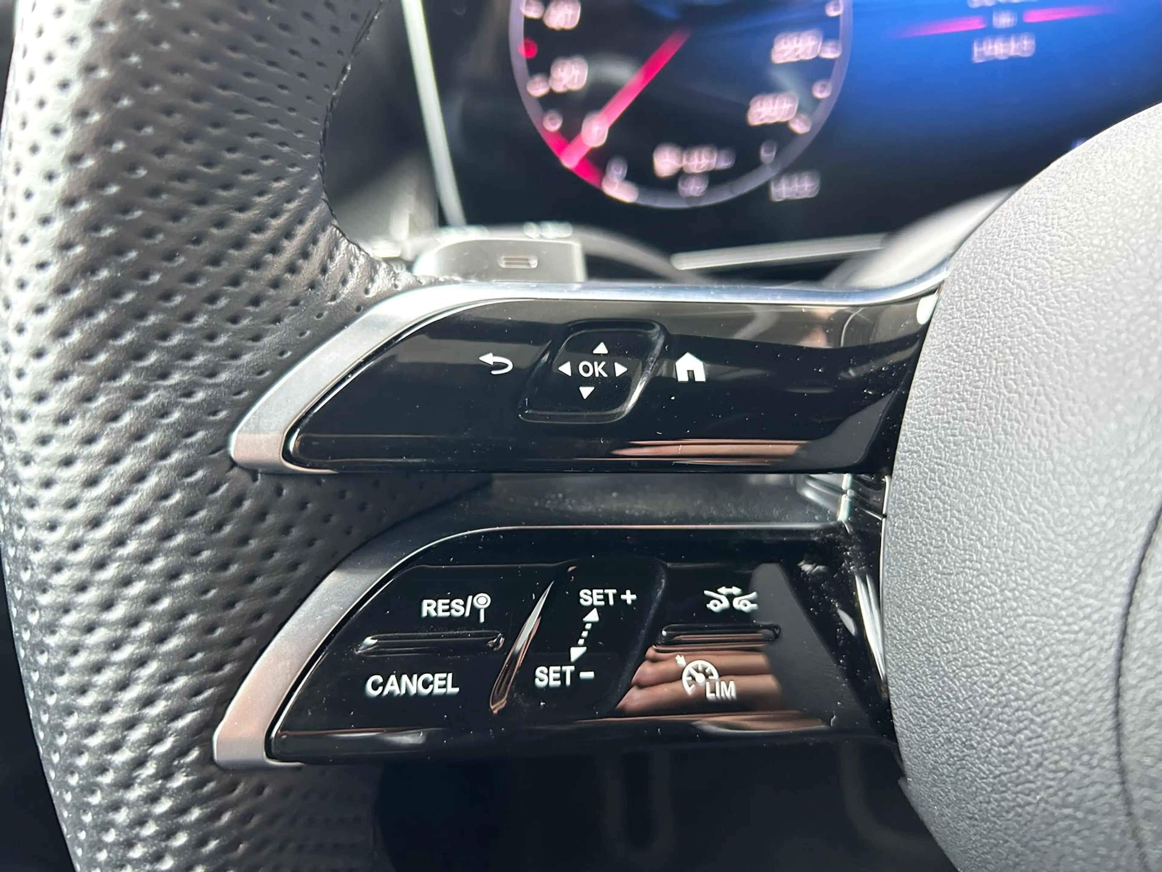 Mercedes-Benz GLC 300 d 4M AMG Fahrass+ Distr Night AHK ACC — photo 11