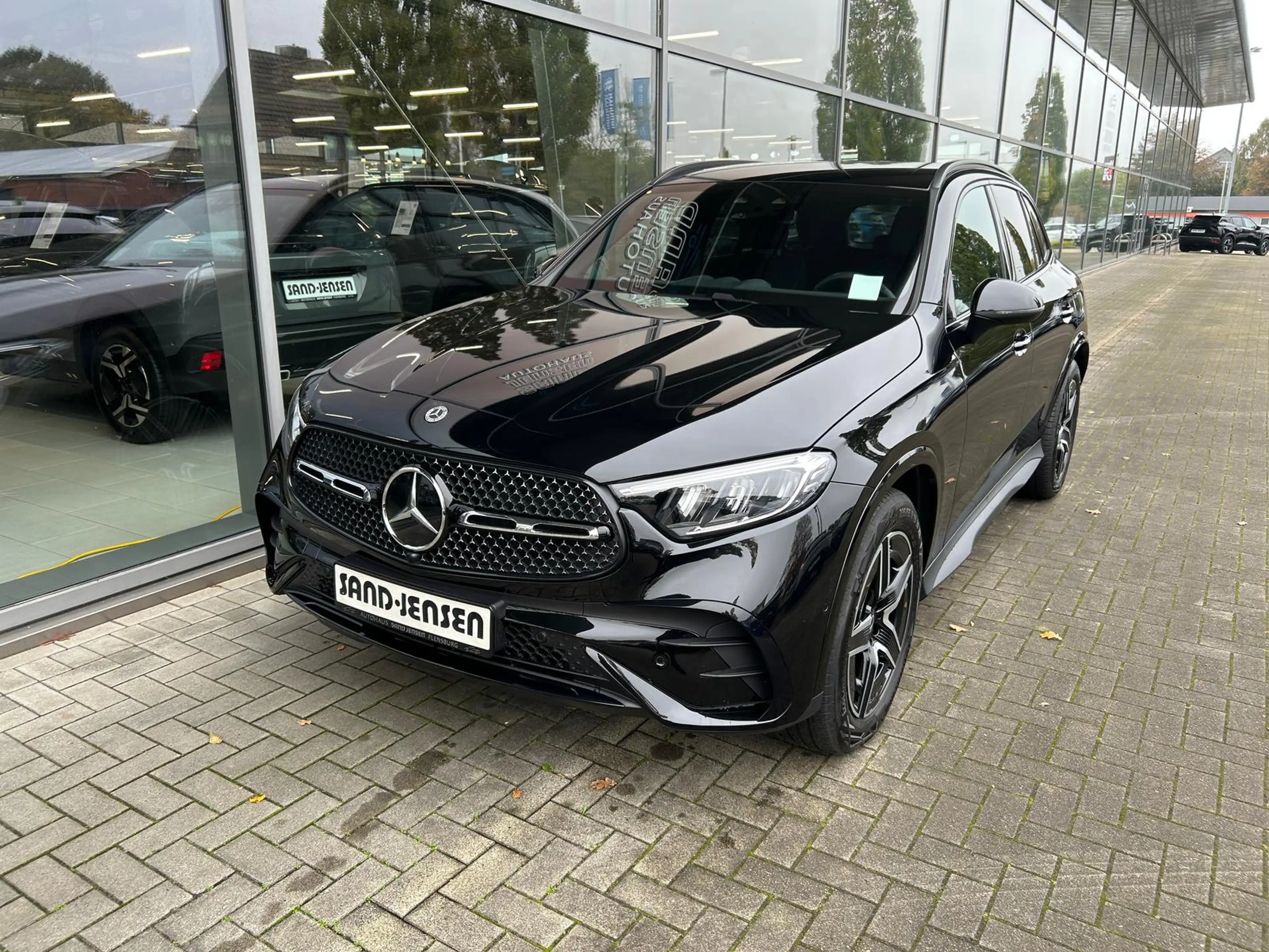 Mercedes-Benz GLC 300 d 4M AMG Fahrass+ Distr Night AHK ACC — photo 2