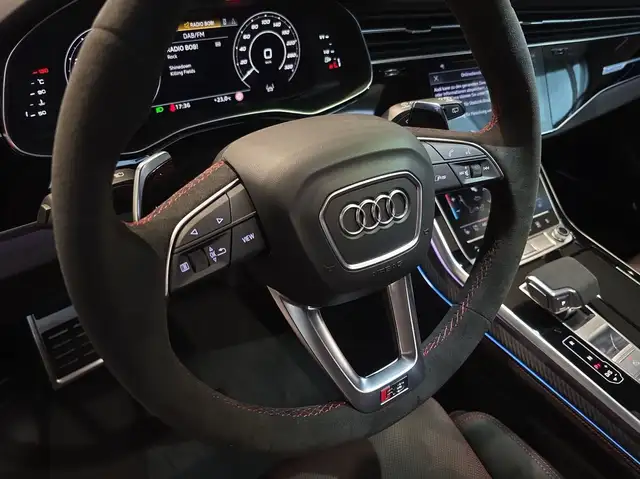 Audi RS Q8 view 9