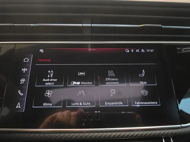 Audi RS Q8 view 14