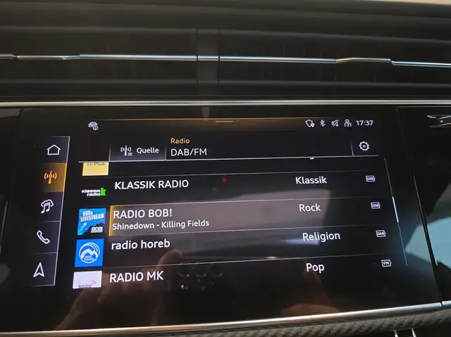 Audi RS Q8 view 13