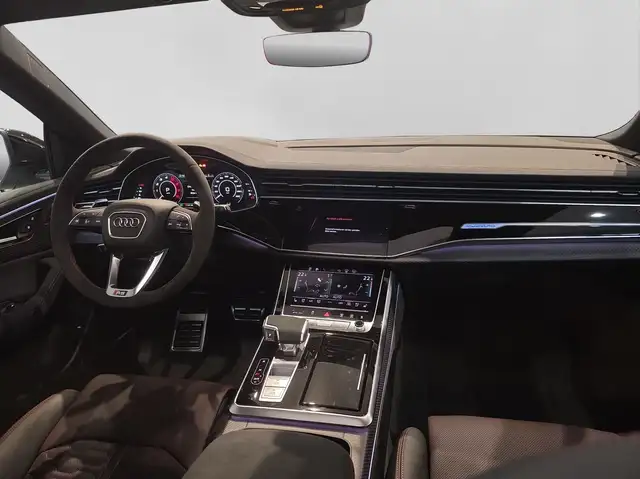 Audi RS Q8 view 5
