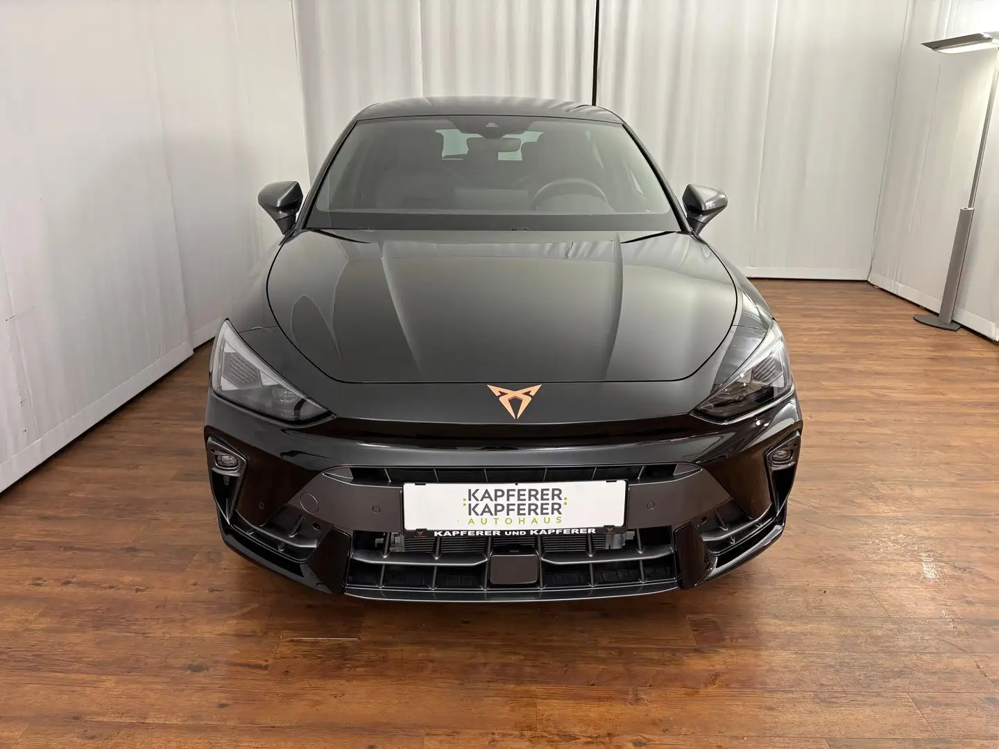 CUPRA Leon 1.5 eTSI DSG 150 PS ACT Schwarz - 2