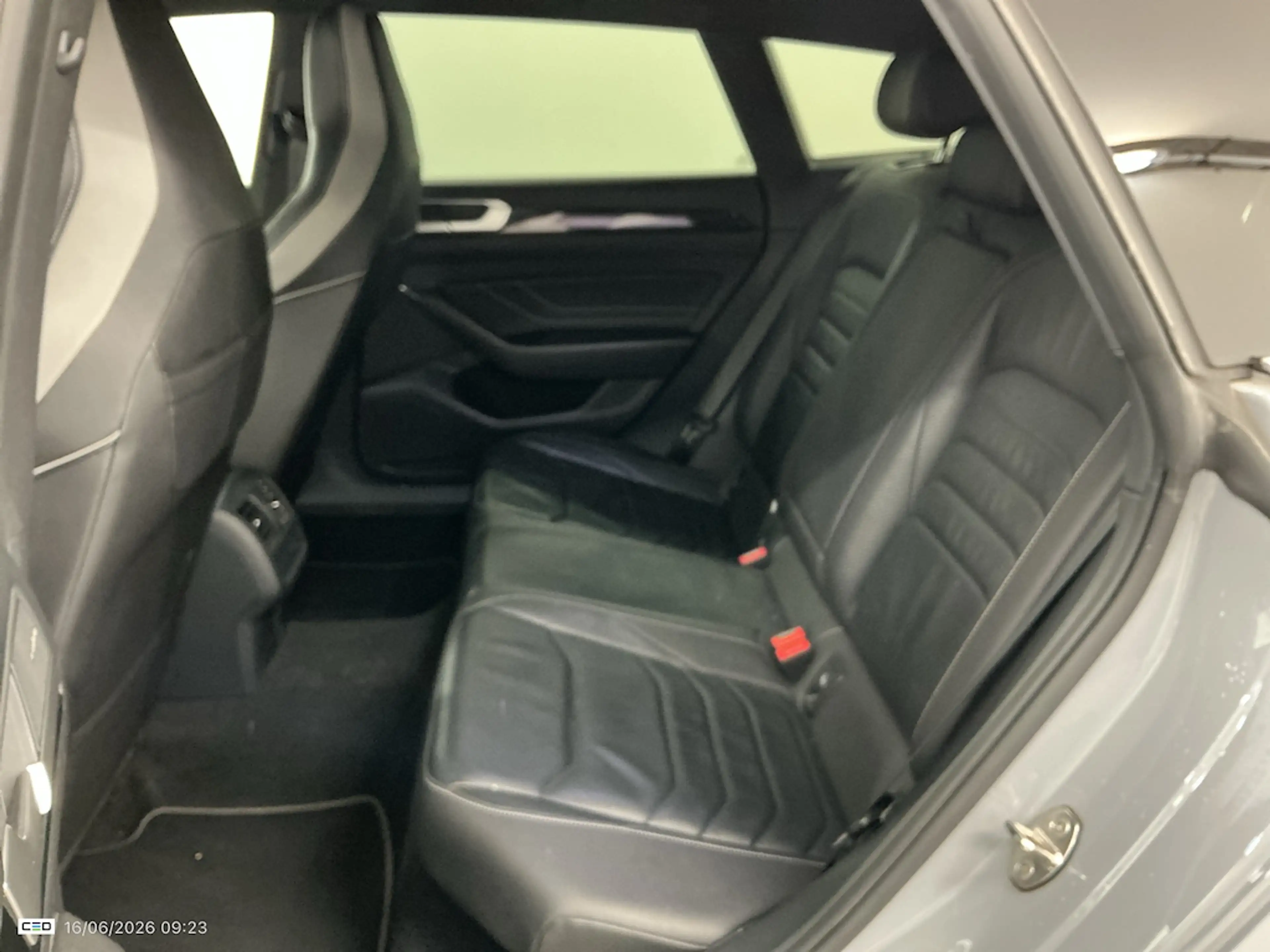 Volkswagen Arteon Shooting Brake 2.0TDi R-Line DSG *PANO-H&K-CAMERA-NAVI-ATTELAGE* — photo 8