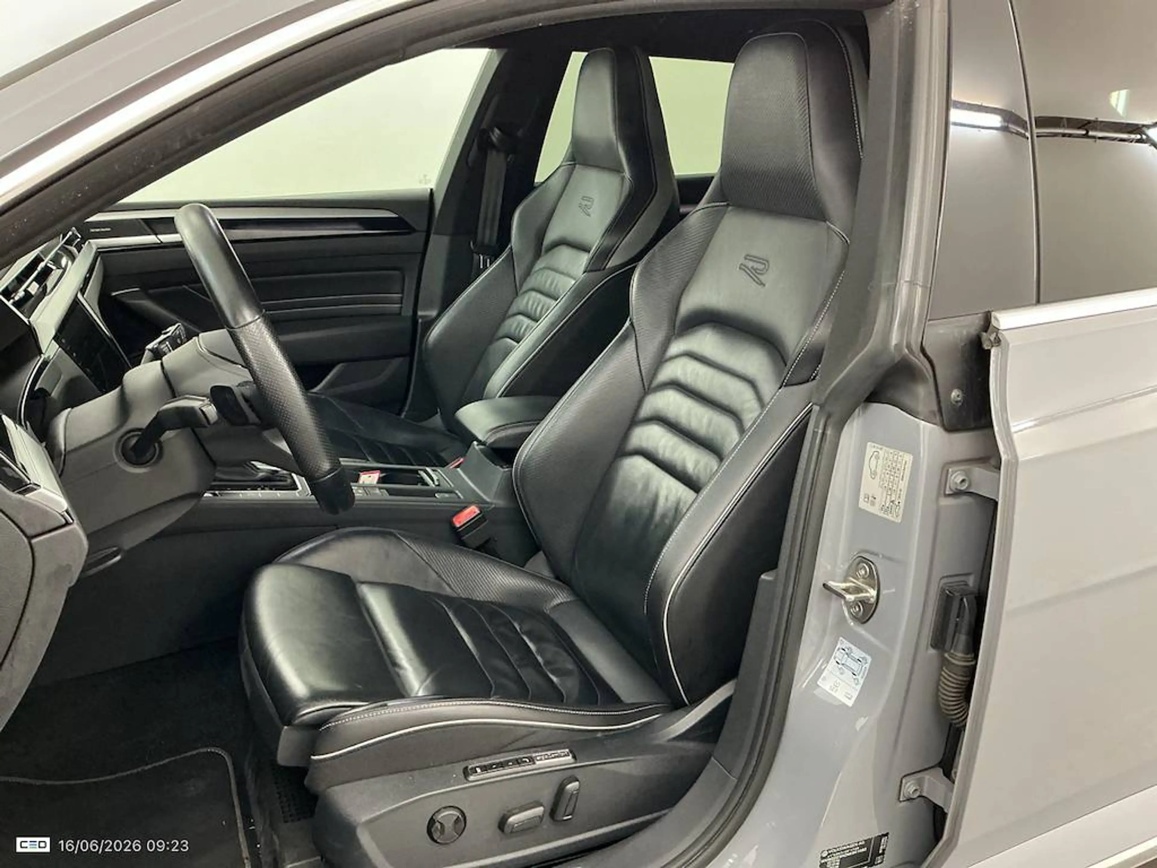 Volkswagen Arteon Shooting Brake 2.0TDi R-Line DSG *PANO-H&K-CAMERA-NAVI-ATTELAGE* — photo 7