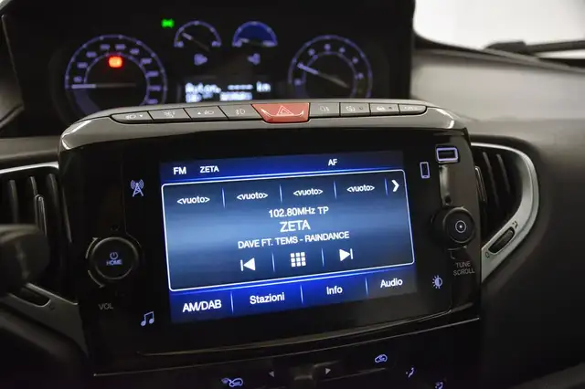 Lancia Ypsilon view 9