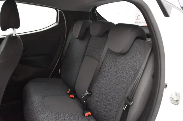 Lancia Ypsilon view 14