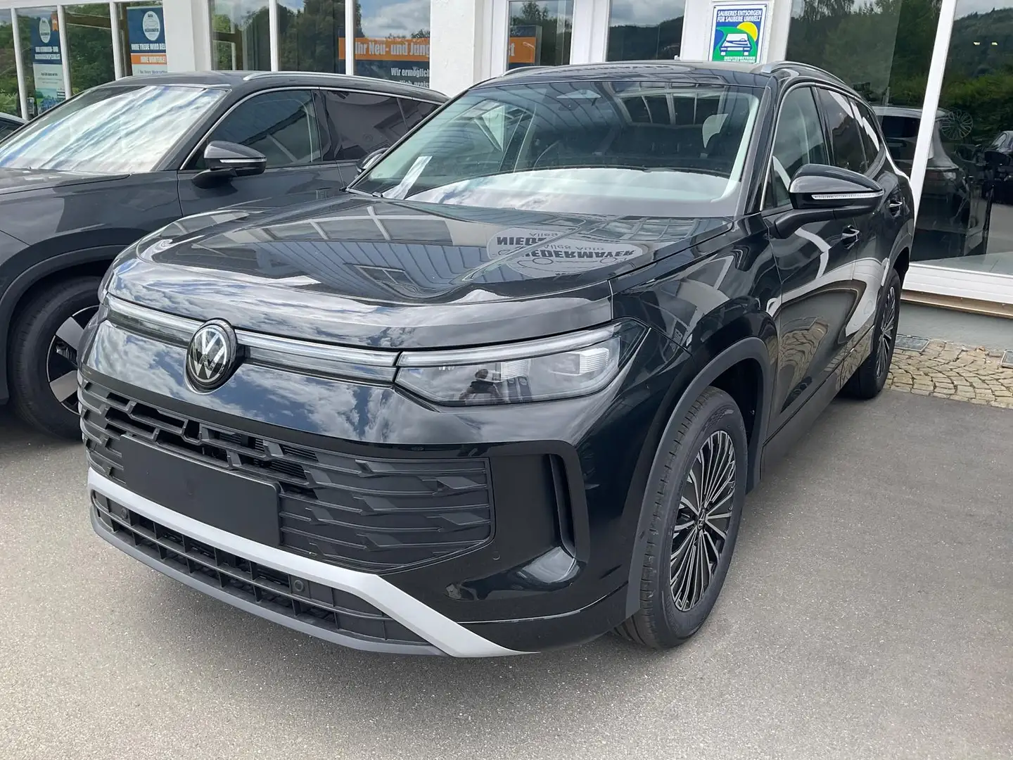 Volkswagen Tayron 1.5 eTSI DSG Life, AHK, 7-Sitzer, LED-Plus, Winter Noir - 2