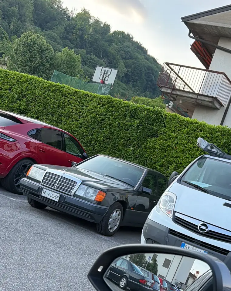 Mercedes-Benz 200 Avantgared, foto 1