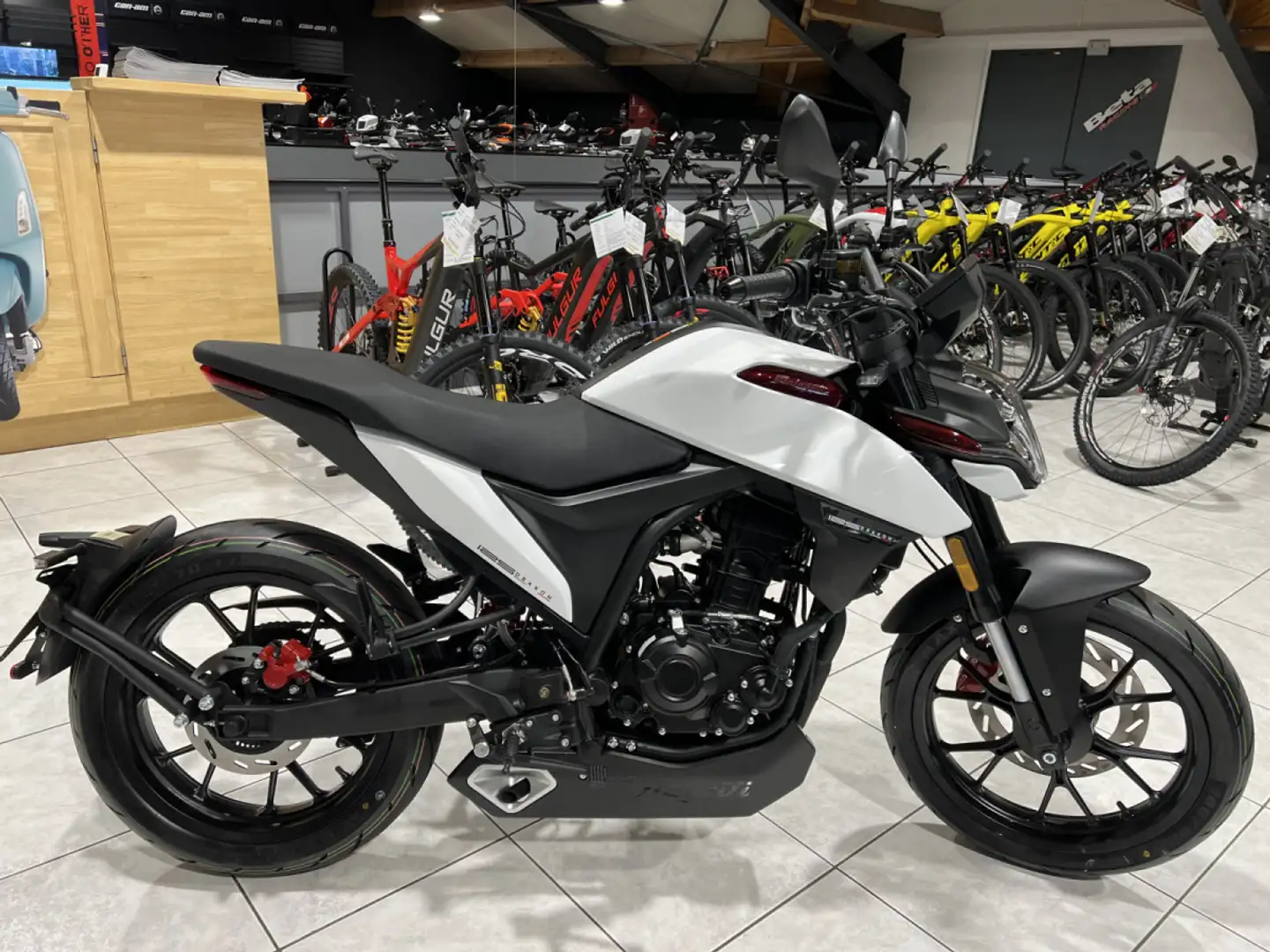 Malaguti Drakon 125 ABS Fehér - 1