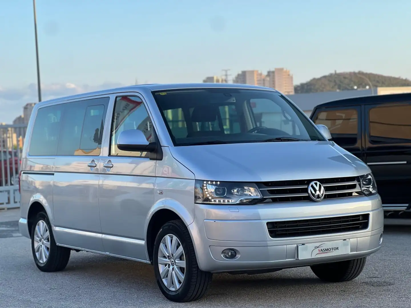 Volkswagen T5 Caravelle 2.0BiTDI BMT Comfortline Ed. DSG Gris - 1