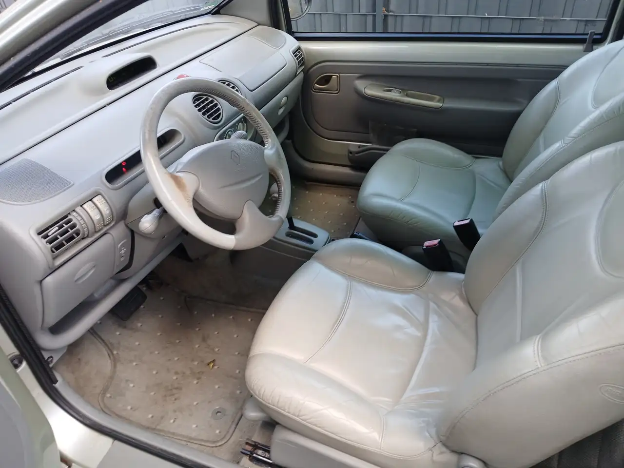 Renault Twingo 1.2 Aut Initiale Leder 119tkm Tüv/Au neu, foto 6