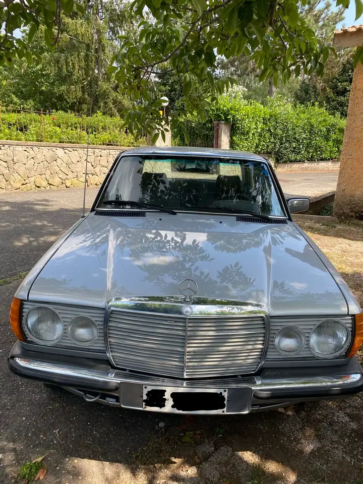 Mercedes-Benz 300 Berlina, foto 3