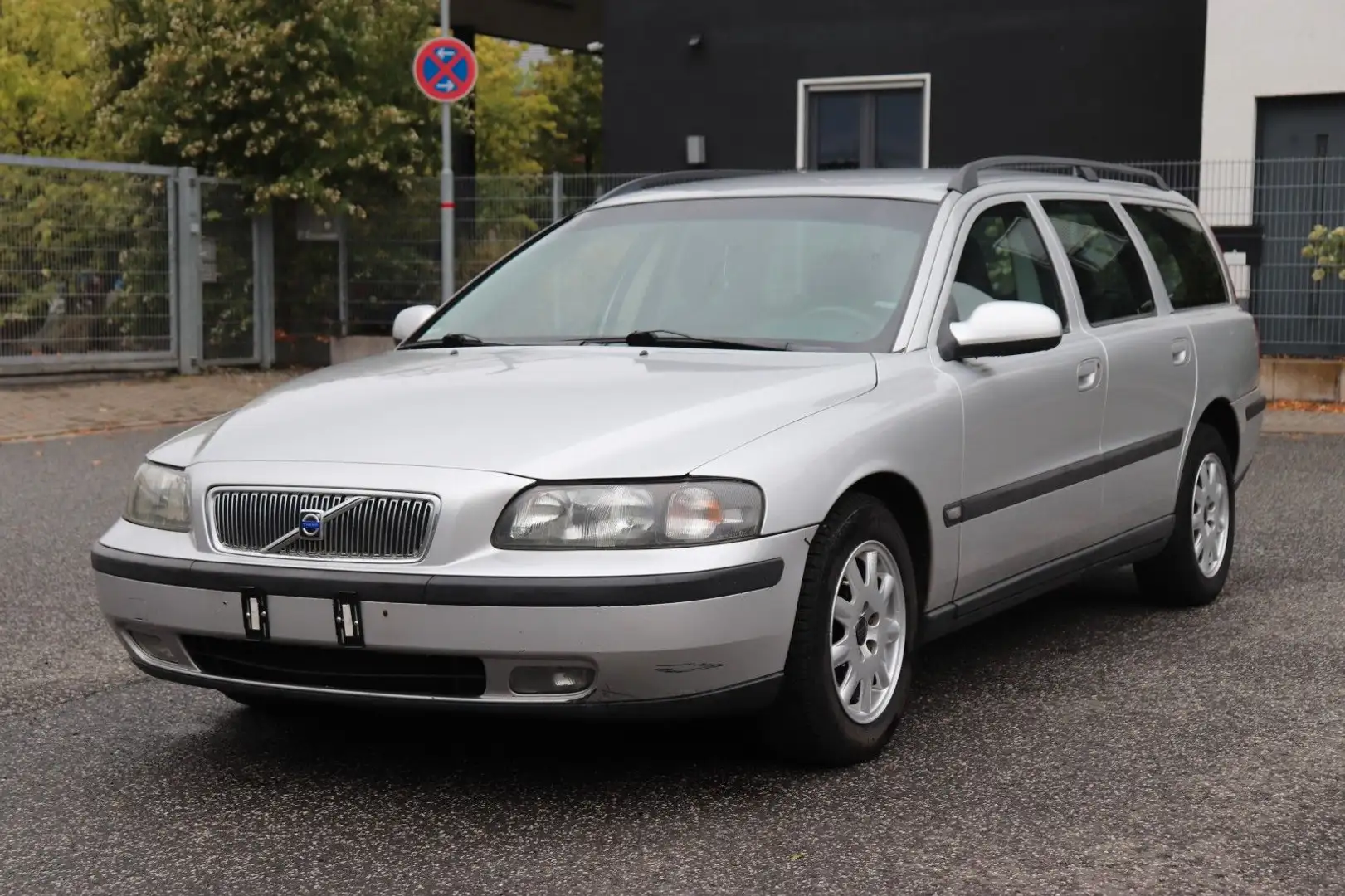 Volvo V70 2.4 Silber - 1