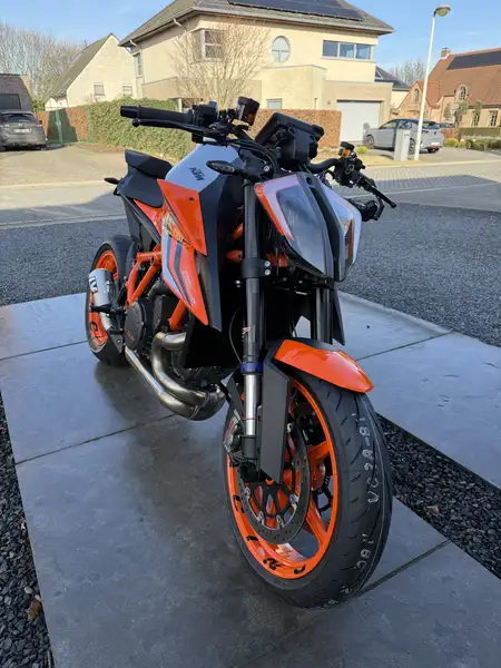 KTM 1290 Super Duke R - foto 2
