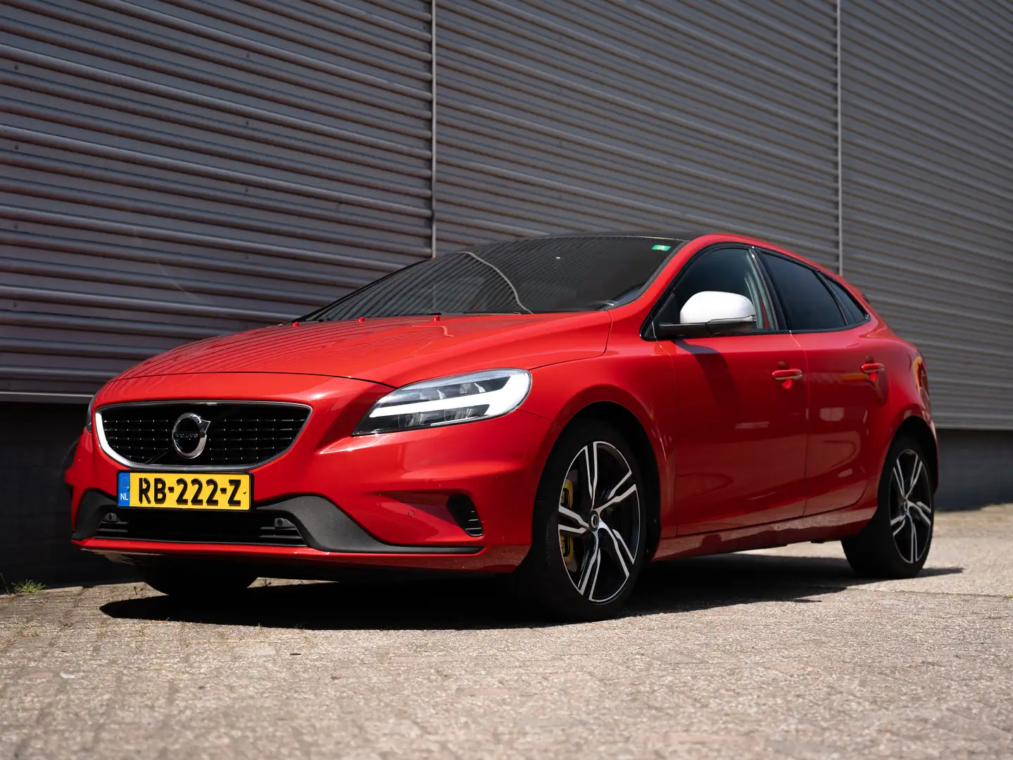 Volvo V40 2.0 T4 Bns Sport Carplay, Pano, Stoelverwarming Rood - 1