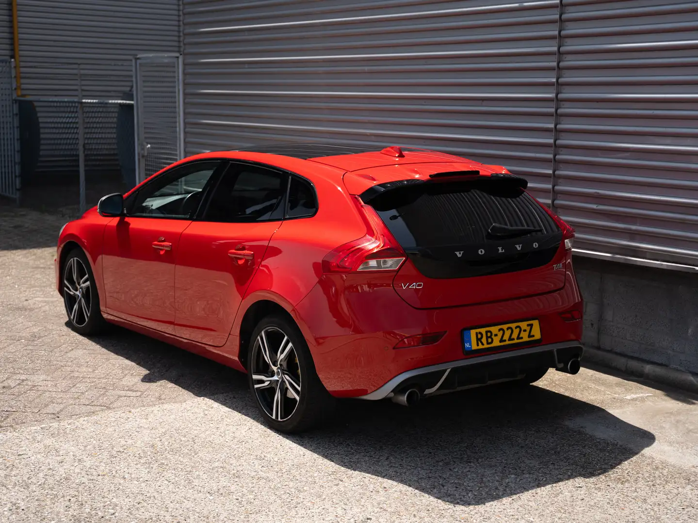 Volvo V40 2.0 T4 Bns Sport Carplay, Pano, Stoelverwarming Rood - 2