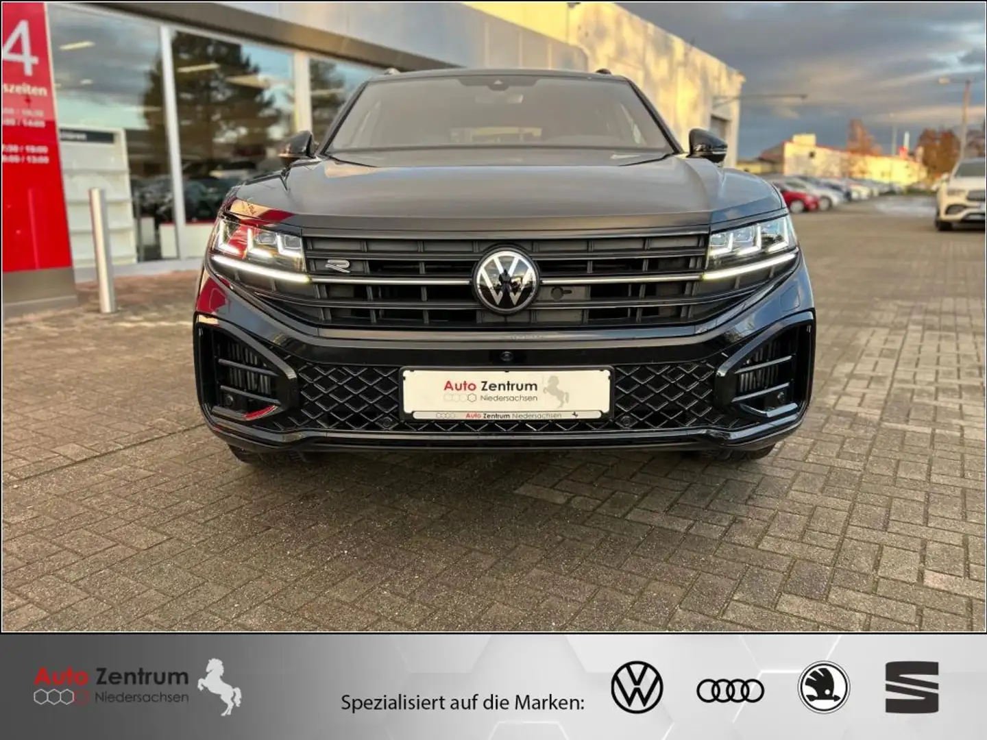 Volkswagen Touareg 3.0 V6 TSI R-Line Black-Style Dynaudio-Consequence Schwarz - 2