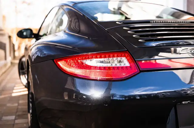 Porsche 911 view 23