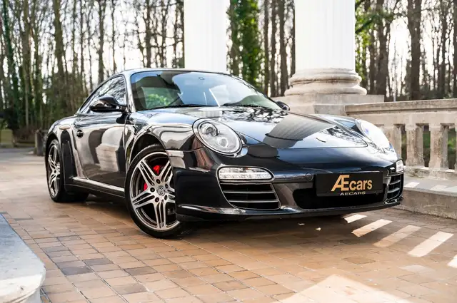 Porsche 911 view 2