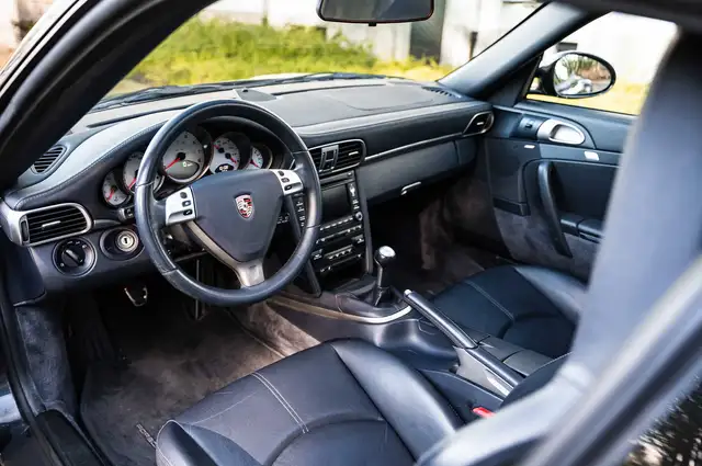 Porsche 911 view 14
