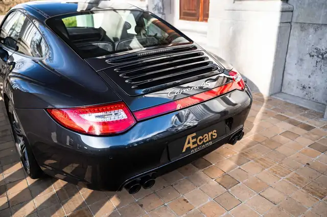 Porsche 911 view 25