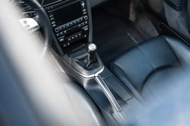 Porsche 911 view 11