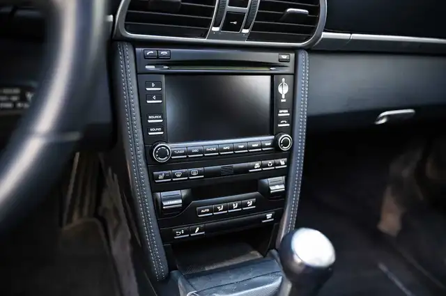 Porsche 911 view 9