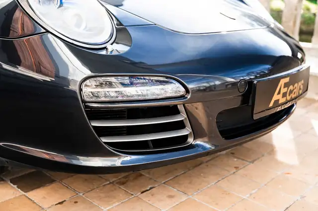 Porsche 911 view 18