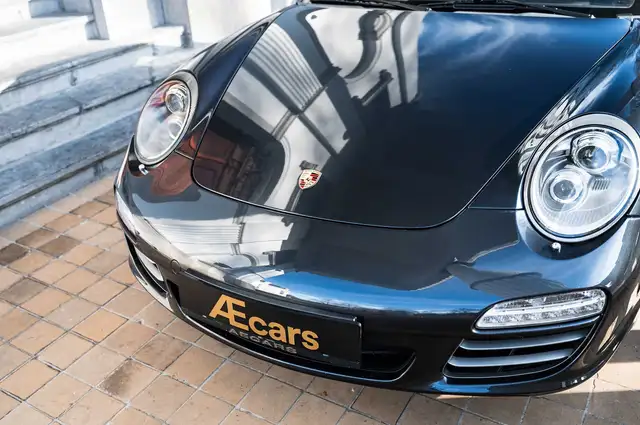 Porsche 911 view 20