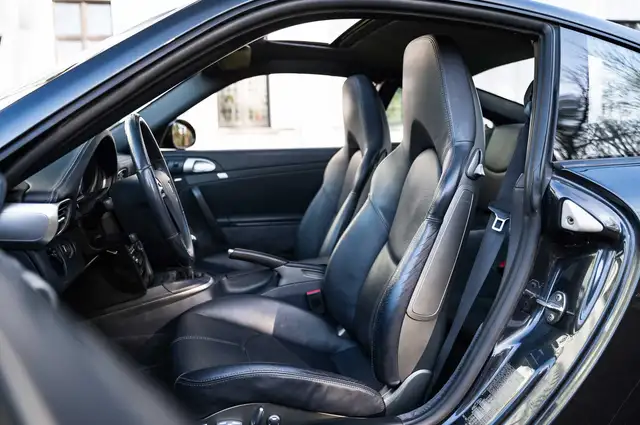 Porsche 911 view 6