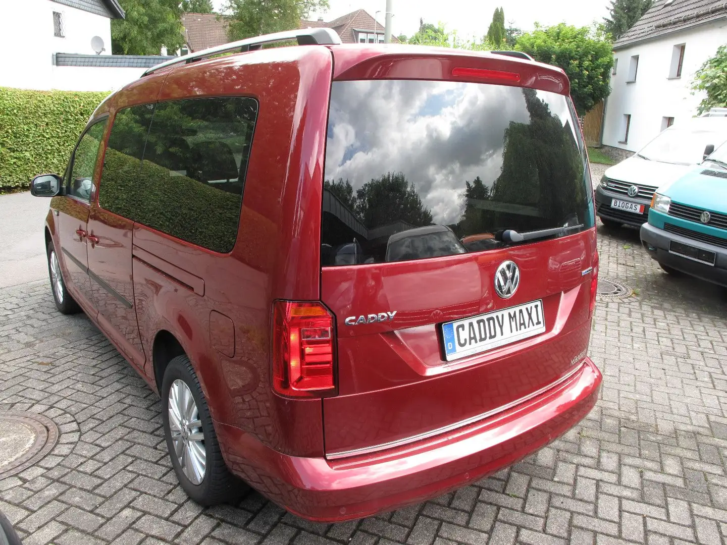 Volkswagen Caddy 1,4 TGI Maxi  BMT ALU NAV 1HD PRIV PLA 5Si Rouge - 2